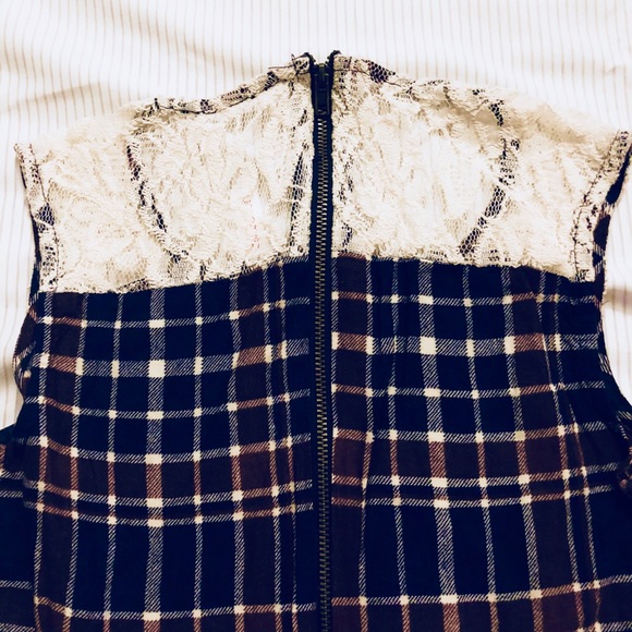 Flannel Dress with Floral and Lace Detailing - Picture 3 of 4